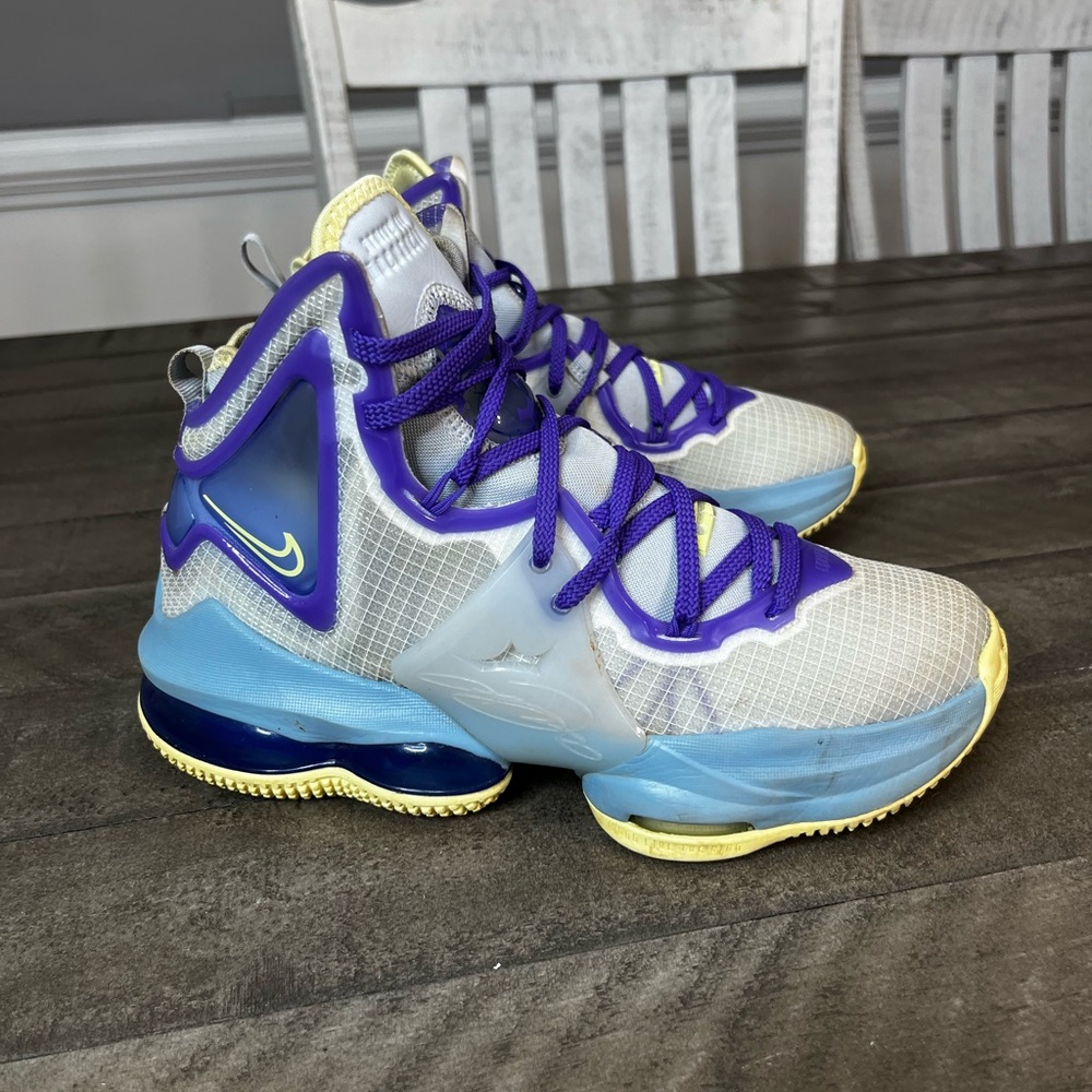 Nike‎ LeBron 19 GS Easter Kids Shoes Sneakers  Sz 5Y